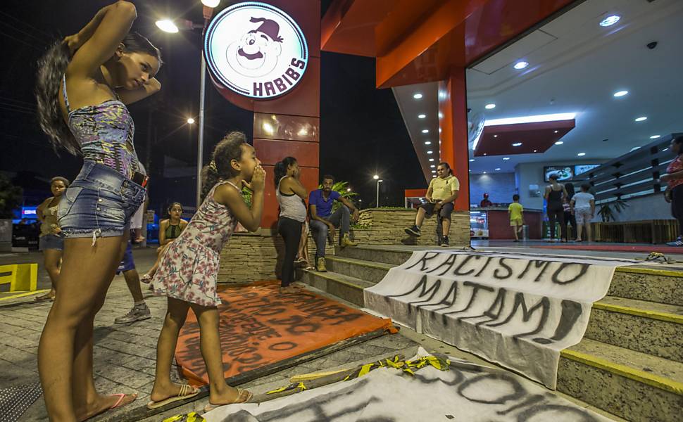 Dúvidas persistem sobre morte de menino de 13 anos em Habib's de SP